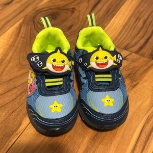 NWOT Baby shark toddler shoes with lights